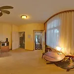 Pensionszimmer Unicat ゲストハウス 3*