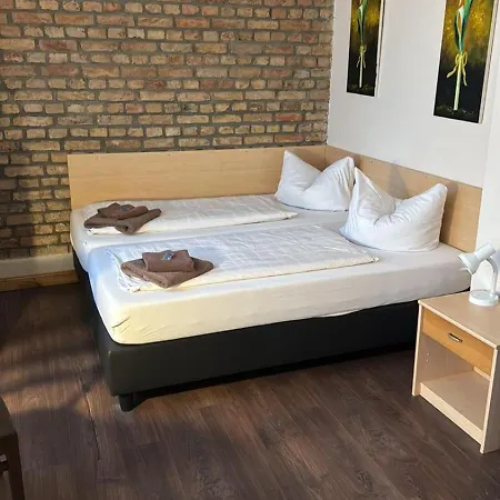 Гостевой дом Pensionszimmer Unicat 3*