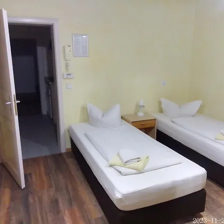 Pensionszimmer Unicat Гостевой дом Потсдам