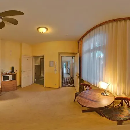 Pensionszimmer Unicat بيت ضيافة 3*