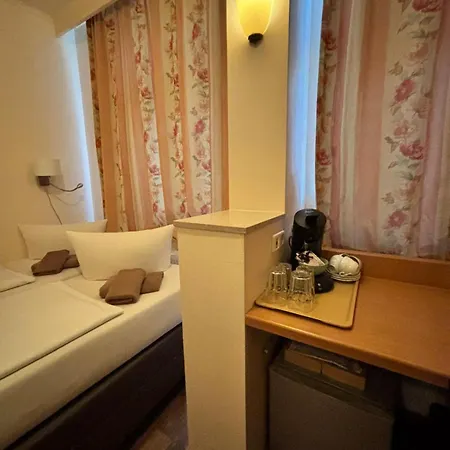 Гостевой дом Pensionszimmer Unicat 3*