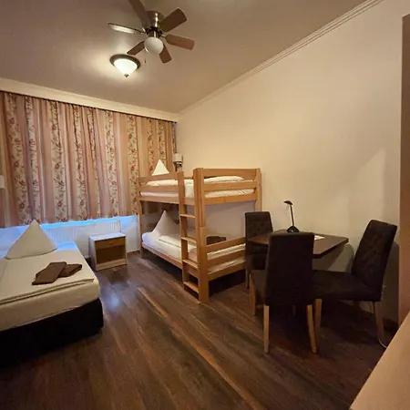Гостевой дом Pensionszimmer Unicat Потсдам