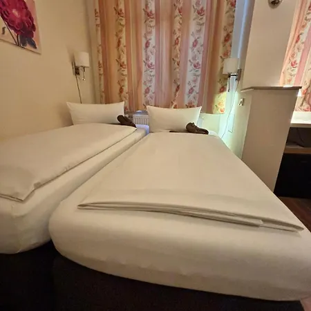 Гостевой дом Pensionszimmer Unicat