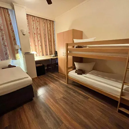 Гостевой дом Pensionszimmer Unicat 3*