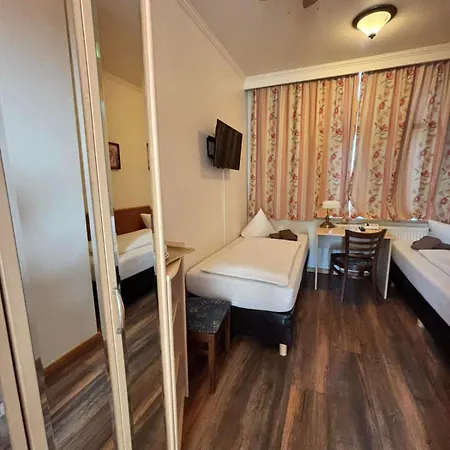 Гостевой дом Pensionszimmer Unicat Потсдам
